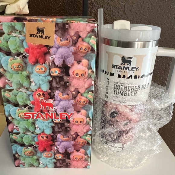 Stanley X Labubu Limited Edition Multicolor Quencher H2.0 Tumbler 40 oz NIB - Picture 7 of 13